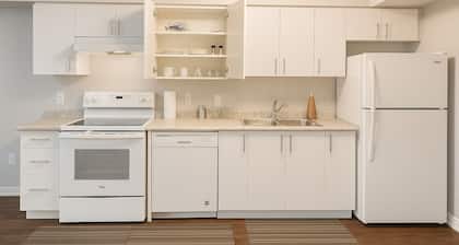 2-bedroom apartment in nice Milton with AC, fitness room, WiFi