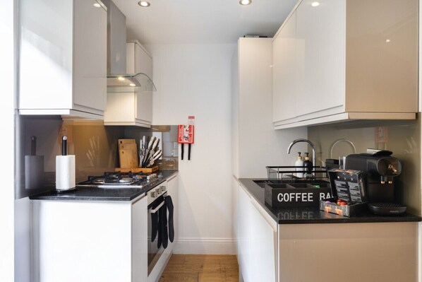 電子レンジ、オーブン、コンロ、食器洗い機