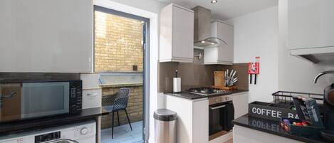 Four Ă micro-ondes, un four, surface de cuisson, lave-vaisselle