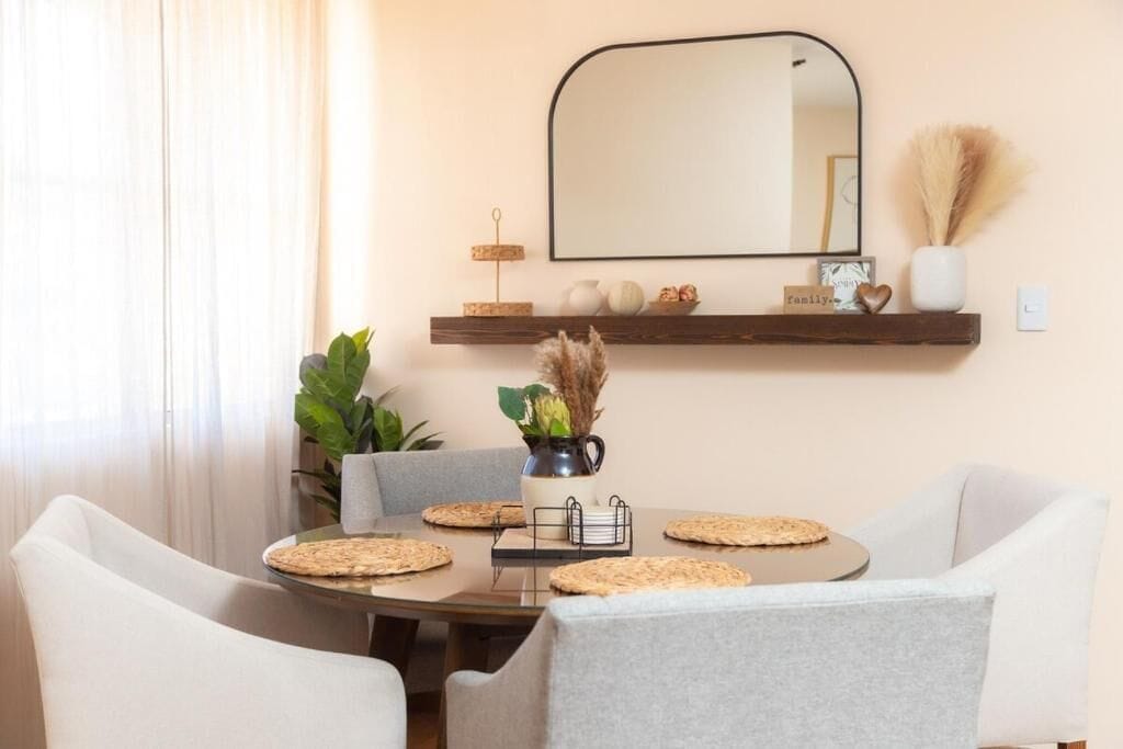 Deluxe House | Dining room