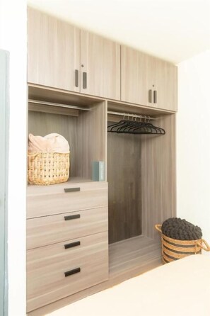 Maison Deluxe | Armoire