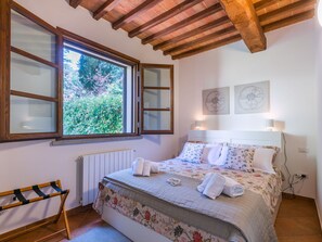 1 quarto, berço de viagem, Wi-Fi de cortesia, roupa de cama