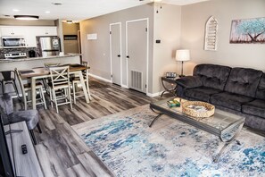 TV, DVD player - šResort Vacations at Fairfield Glade TN Two Bedroom Condo (Fairfield Glade)