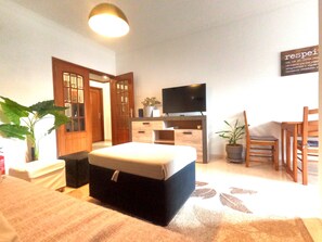 1 chambre, fer et planche à repasser, Wi-Fi gratuit, draps fournis