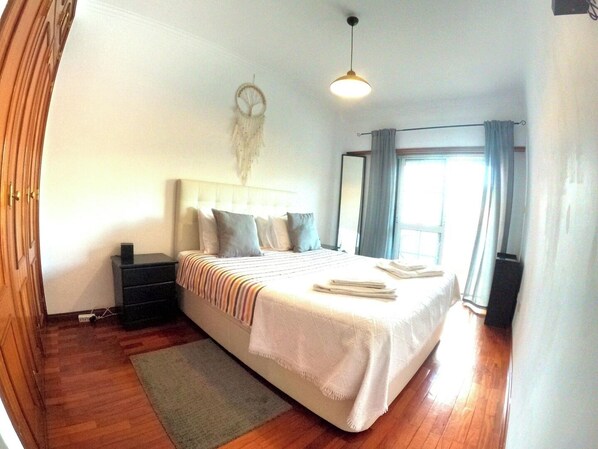 2 chambres, fer et planche à repasser, Wi-Fi, literie fournie