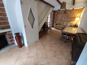 Télévision, cheminée