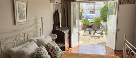 2 habitaciones, tabla de planchar con plancha y wifi gratis