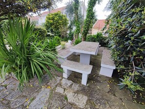 Outdoor dining - Cascais, T2 with great garden in Estoril, Livramento (Estoril)