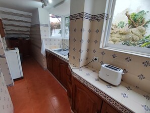 Fridge, microwave, oven, coffee/tea maker