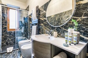 Shower, hair dryer, bidet, towels - Hostmate - Milano - Dei transiti - NoLo (Milan)