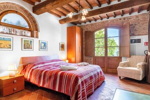 1 bedroom, iron/ironing board, travel cot, free WiFi - Tuscan Fireplace Apt · Jacuzzi · Gym · Cold Plunge · Monthly · Eur 31/pax/night (Pescia)
