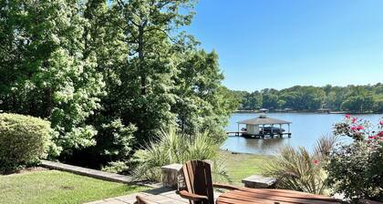 Lakefront Escape on Lake Sinclair • Hot Tub • Ideal for Families & Friends