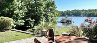 Lakefront Escape on Lake Sinclair • Hot Tub • Ideal for Families & Friends