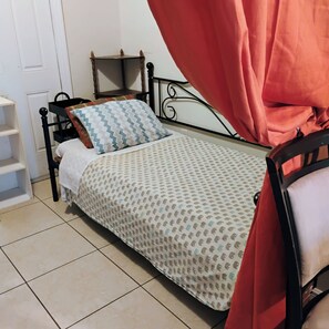 1 quarto, escrivaninha, ferros/tábuas de passar roupa, Wi-Fi