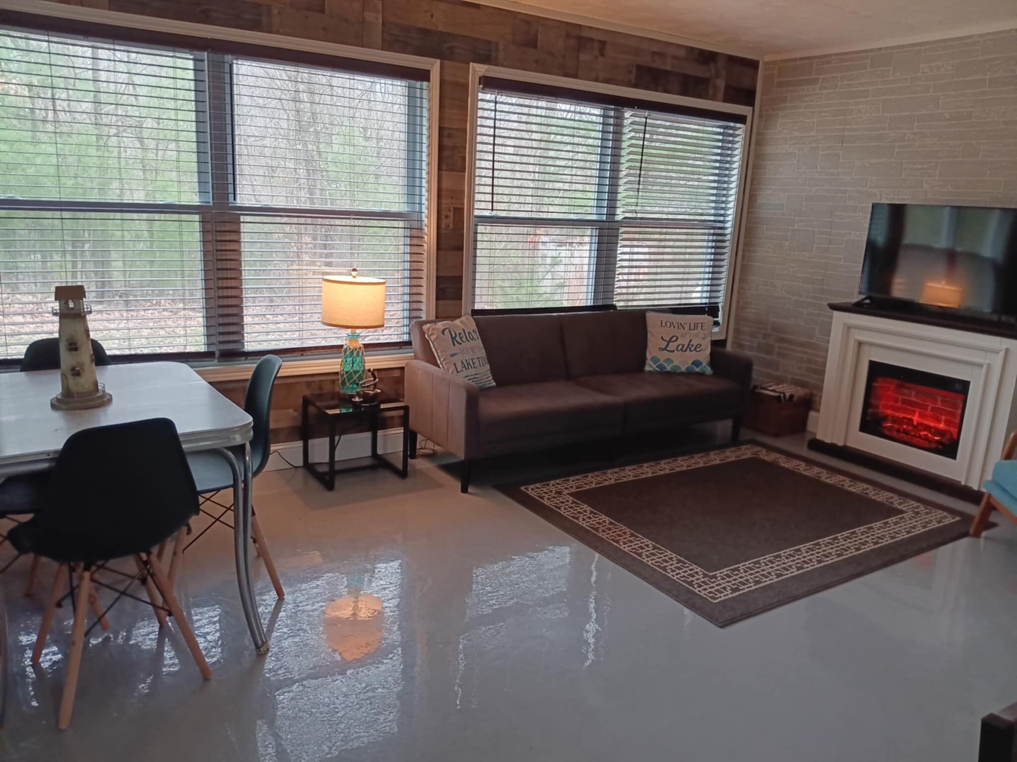 Smart TV, fireplace, DVD player