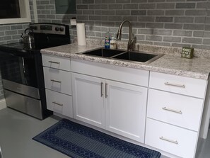 Fridge, microwave, oven, stovetop -  The Reel Cottage Leesville Lake No Stairs, firepit, fireplace  NEW WIFI 6/3 (CARROLLTON)