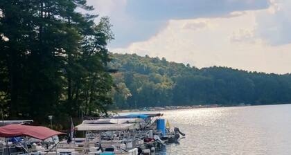 The Reel Cottage @ Leesville Lake 2 Private Bdrms NO Stairs, firepit, fireplace