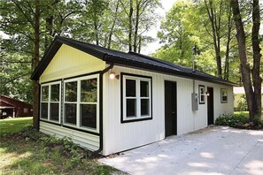 Exterior - 2 fireplaces, fire pit @Leesville Lake 2 Private Bdrms NO Stairs Sleeps.6 (CARROLLTON)