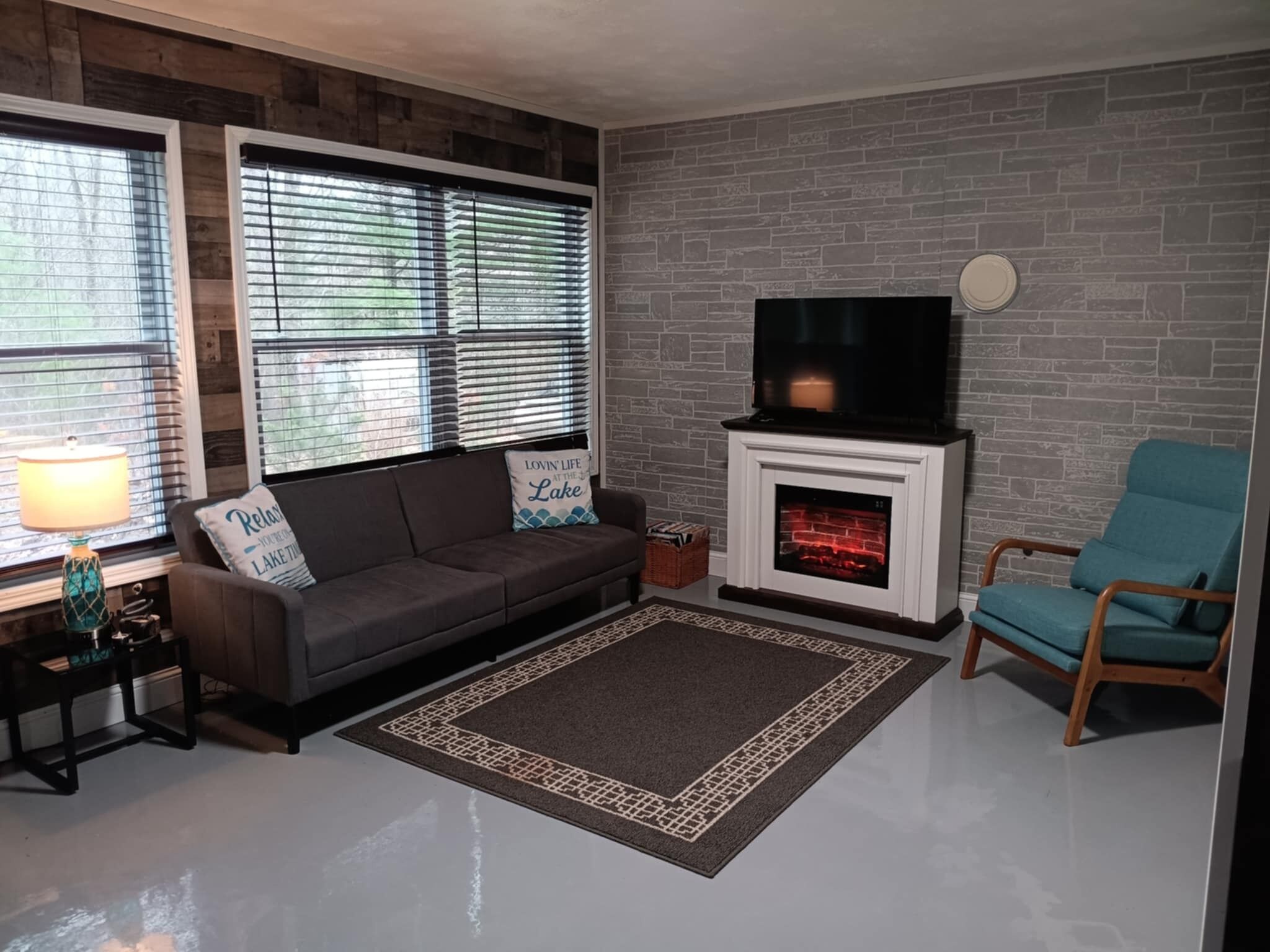 Smart TV, fireplace, DVD player