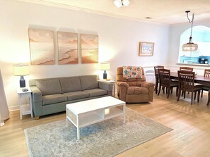 Smart TV - Stay Salty-NEWLY RENOVATED 1st Floor 2BR/2BA Condo at Barefoot Resort-2 Pools (North Myrtle Beach)