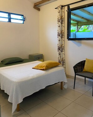 3 chambres, fer et planche à repasser, Wi-Fi, draps fournis