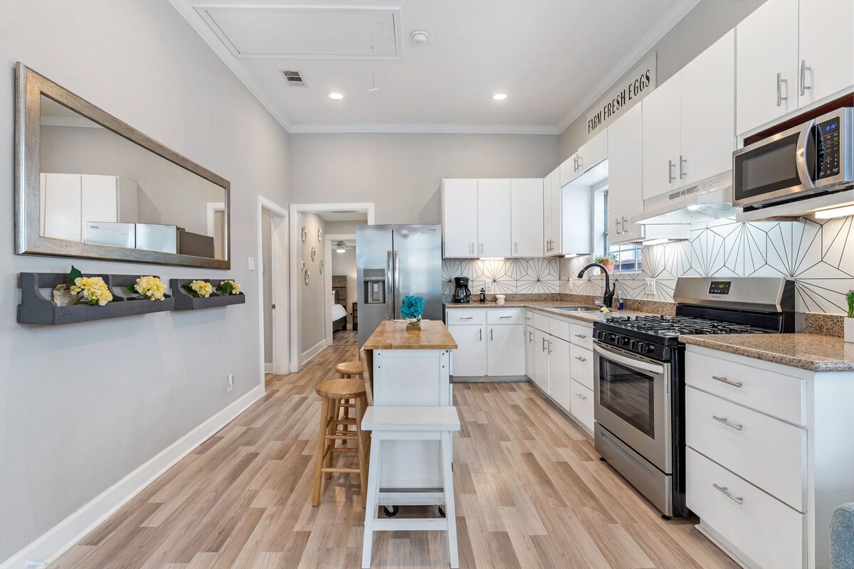 Photo 12 of 3BED/3BATH in Houston's Heart: Heights-Montrose-Downtown