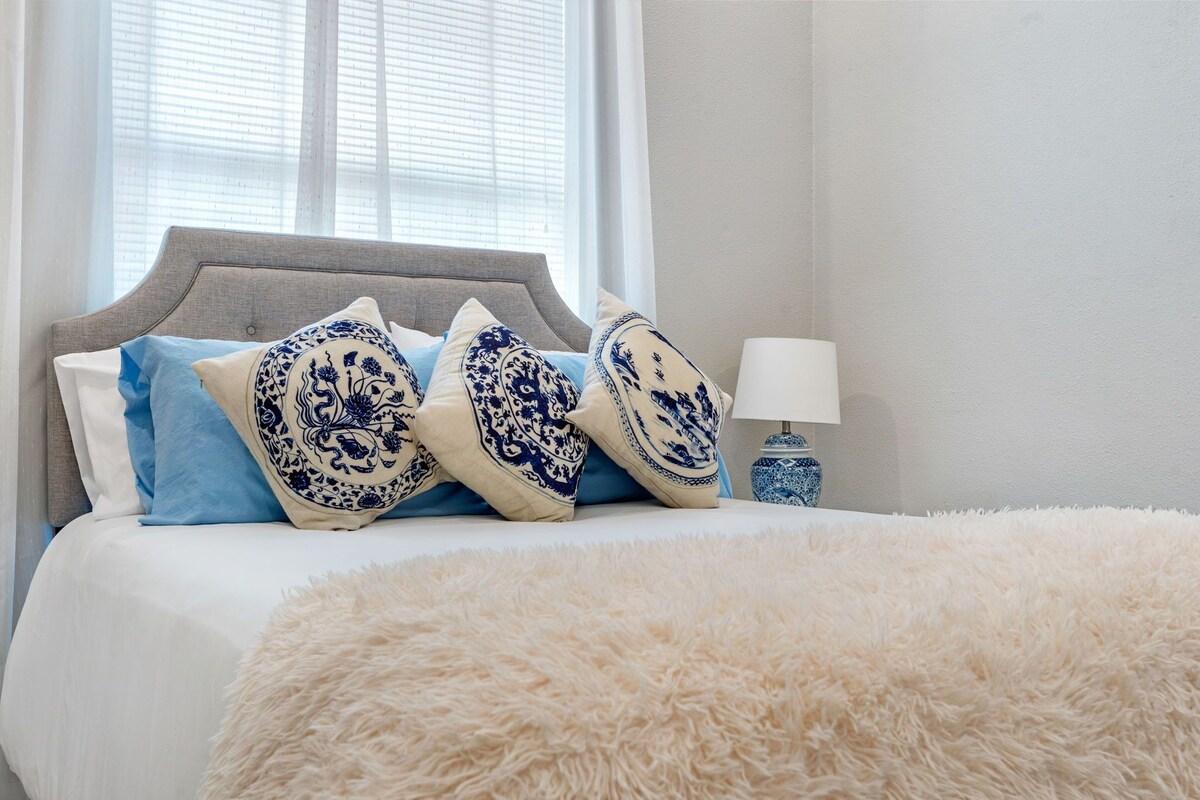 Photo 10 of 3BED/3BATH in Houston's Heart: Heights-Montrose-Downtown