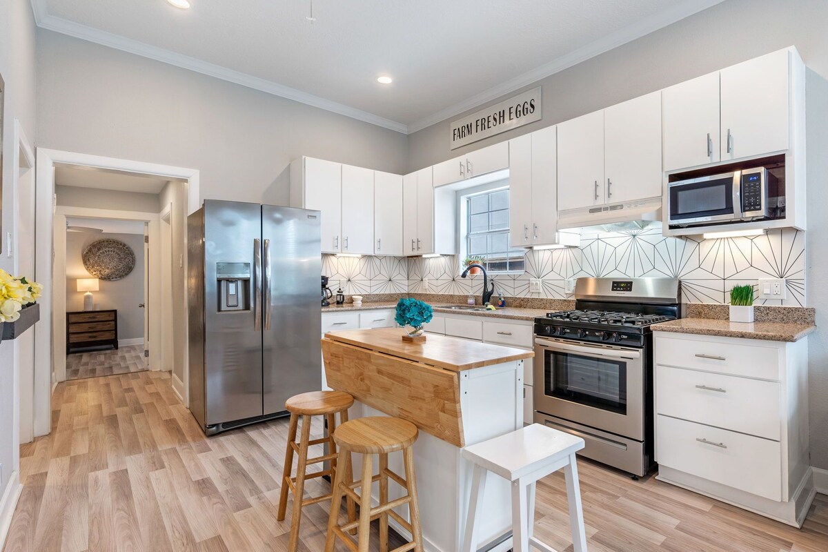 Photo 4 of 3BED/3BATH in Houston's Heart: Heights-Montrose-Downtown