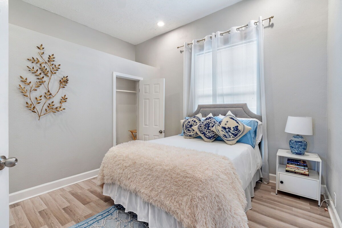 Photo 18 of 3BED/3BATH in Houston's Heart: Heights-Montrose-Downtown