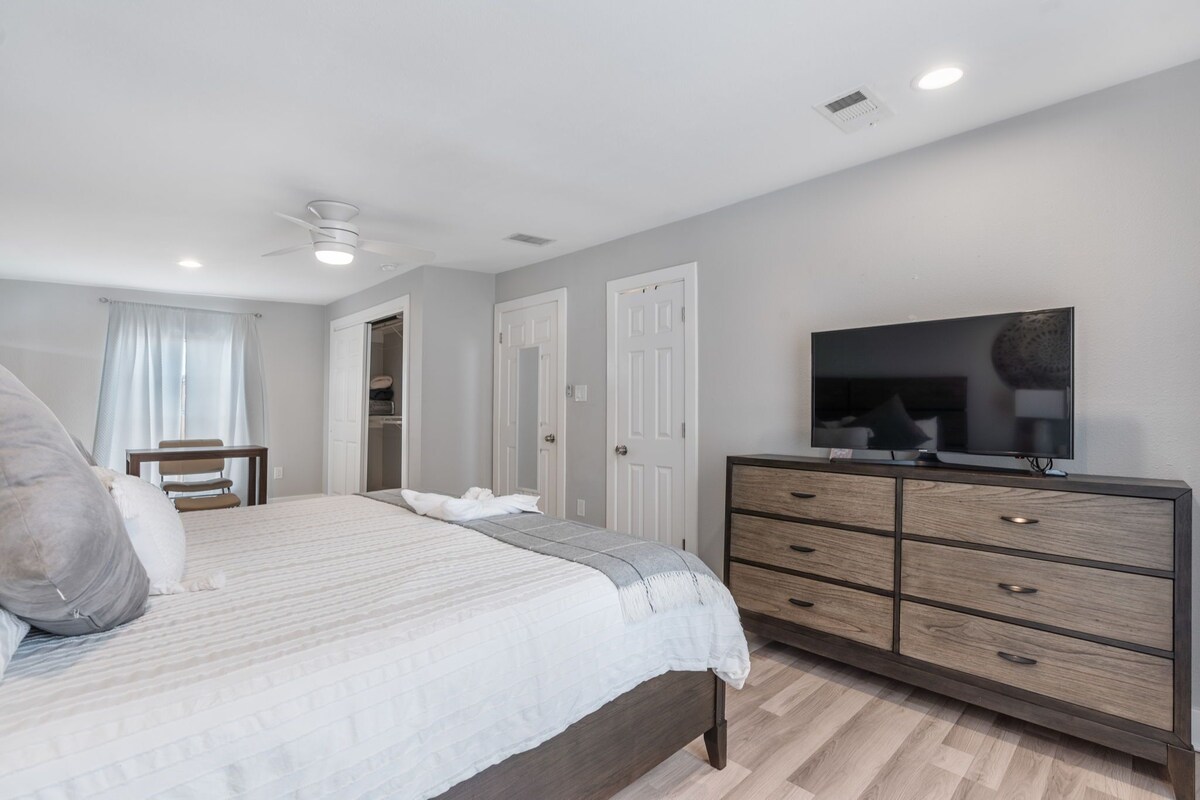 Photo 13 of 3BED/3BATH in Houston's Heart: Heights-Montrose-Downtown