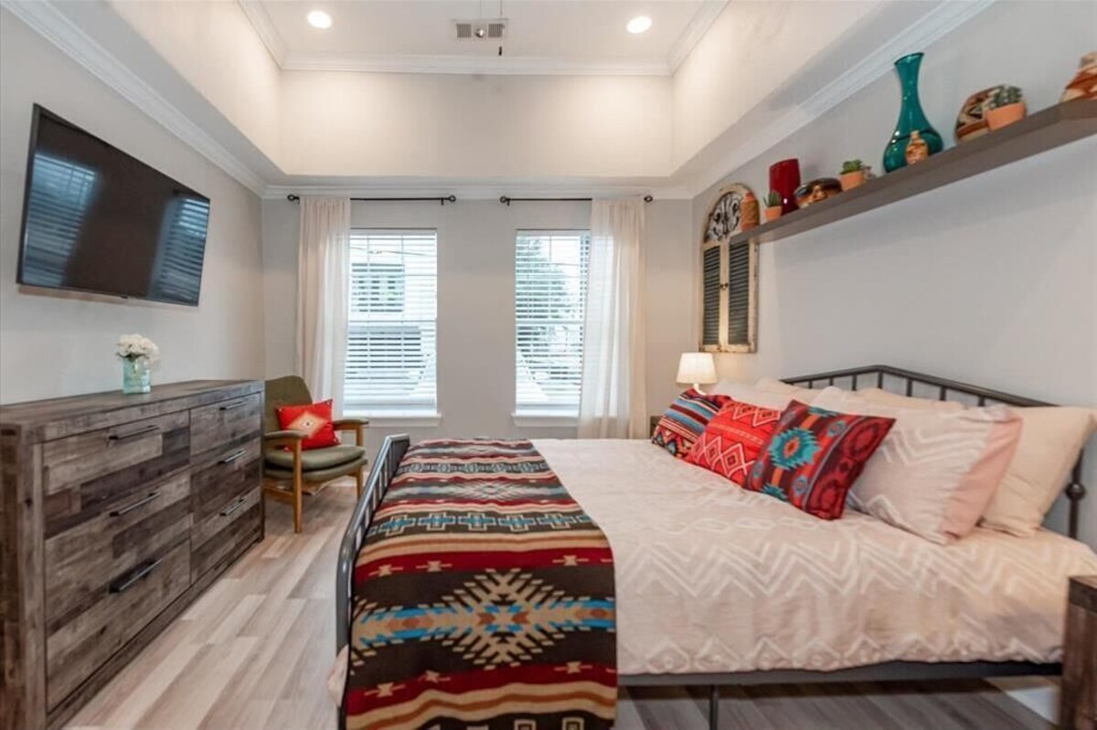 Photo 17 of 3BED/3BATH in Houston's Heart: Heights-Montrose-Downtown