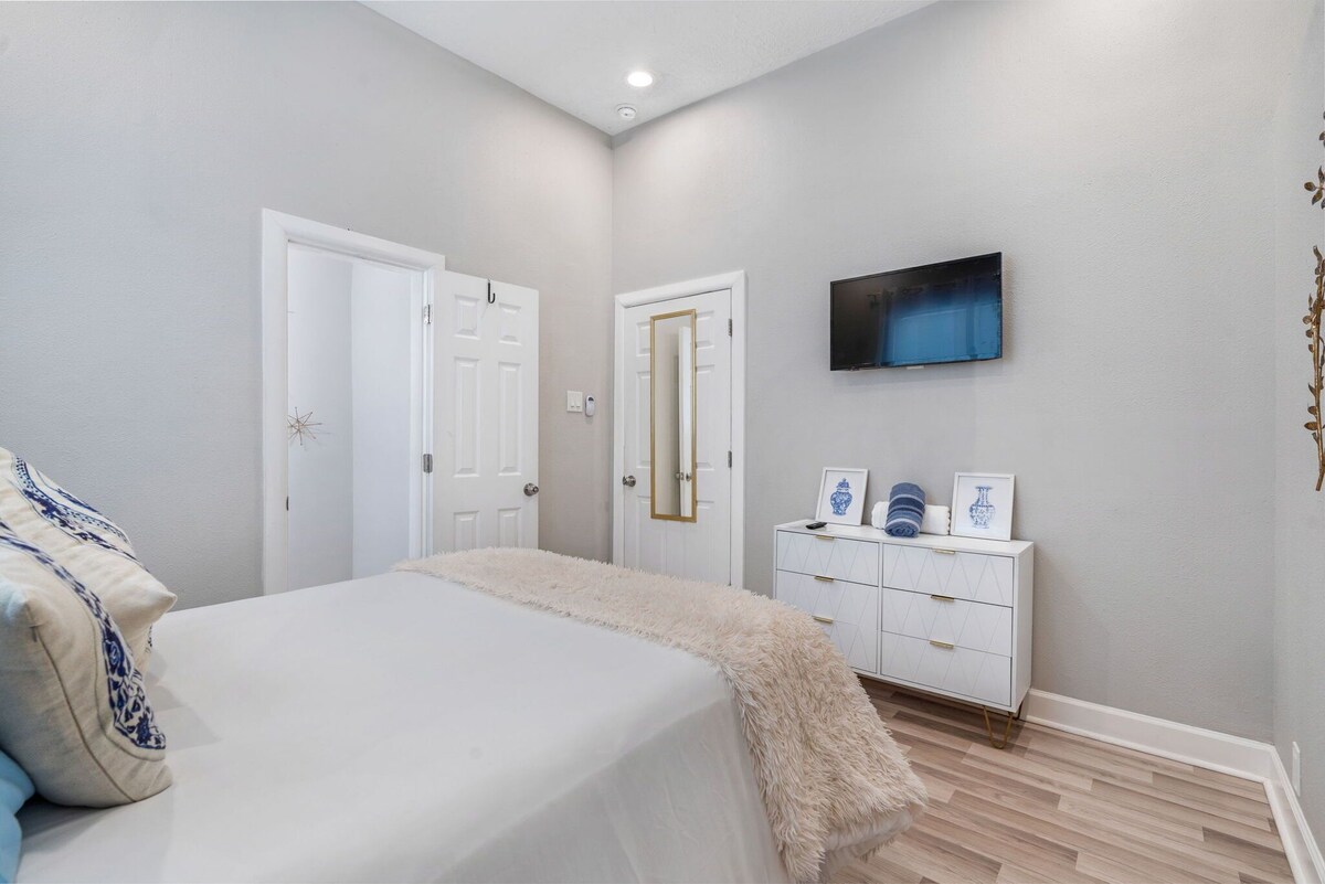Photo 19 of 3BED/3BATH in Houston's Heart: Heights-Montrose-Downtown