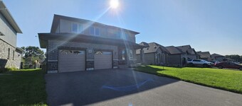 Spacious 5-bedroom house with AC, WiFi in brilliant Quinte West