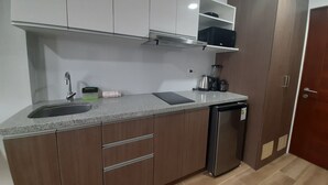 A compact kitchen with a sink, countertop, cabinets, a dishwasher, and a coffee maker. - Mini loft in front of malecon Bertolotto (minutes from Costa 21 and airport) (San Miguel)