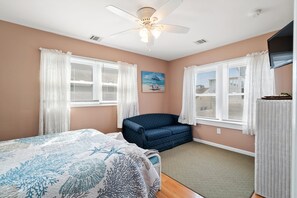 1 bedroom, iron/ironing board, travel cot, free WiFi