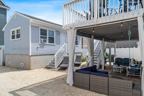 Terrace/patio - Beach house 2 blocks from the board walk, parking, beach towels and badges (Seaside Heights B, New Jersey)