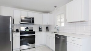 Private kitchen - Dune's Edge Retreat Peaceful home near State park and trails (South Haven)