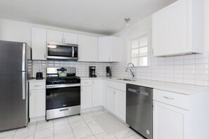 Fridge, microwave, oven, stovetop - Dune's Edge Retreat Peaceful home near State park and trails (South Haven)