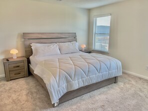 3 slaapkamers, een strijkplank/strijkijzer, wifi