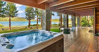 Bear Lake Lodge Lakefront | Incredible Lake House Chalet