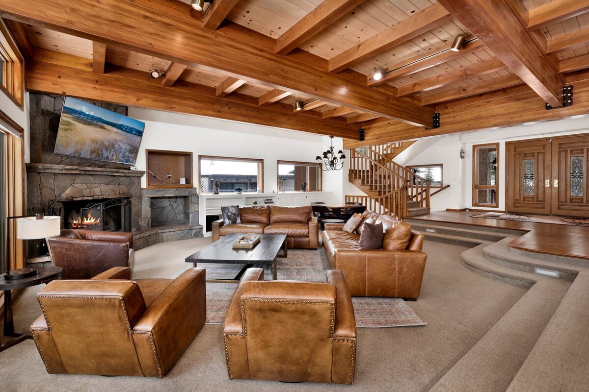 Photo 6 of Bear Lake Lodge Lakefront | Incredible Lake House Chalet