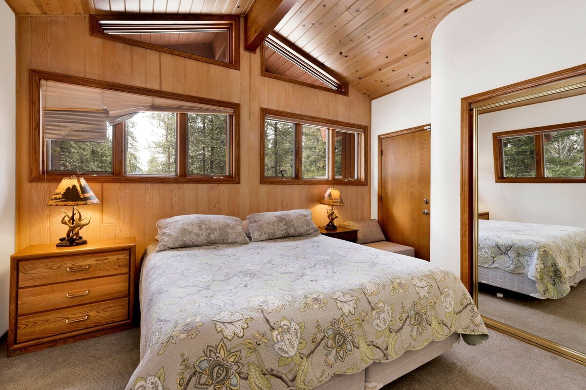 Photo 39 of Bear Lake Lodge Lakefront | Incredible Lake House Chalet
