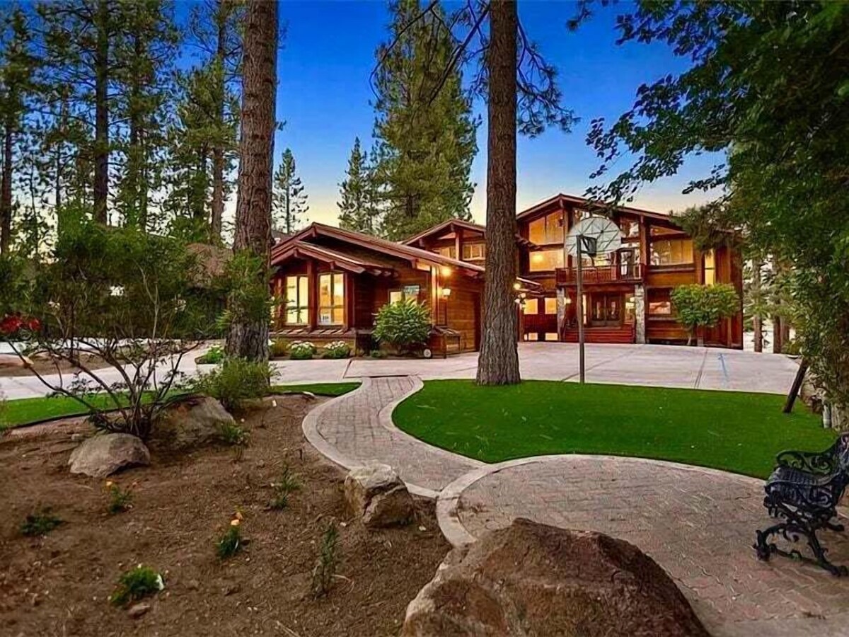Photo 47 of Bear Lake Lodge Lakefront | Incredible Lake House Chalet