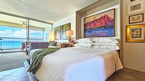 Desk, iron/ironing board, free WiFi, bed sheets - Beachfront 8th Floor Sans Souci Studio - 30 Day Rental (Honolulu)