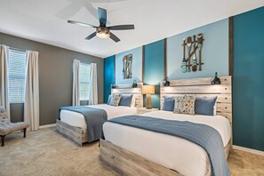 14 室のベッドルーム、デスク、アイロン / アイロン台、旅行用ベビーベッド