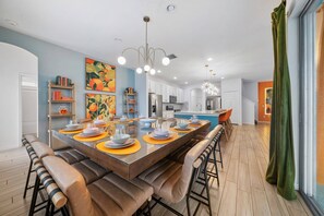 Dining - Retro Theater, Private Pool, Bright & Fun Near Disney: Orange Bird Manor (Davenport)