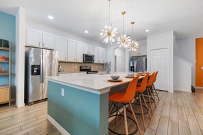 Fridge, microwave, oven, stovetop - Retro Theater, Private Pool, Bright & Fun Near Disney: Orange Bird Manor (Davenport)