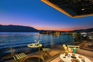 Luxe tweepersoonskamer | Een bureau, gratis wifi, beddengoed