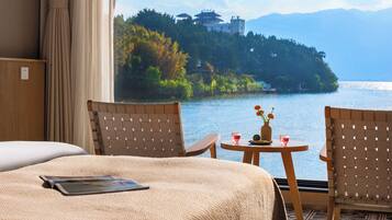 Habitación clásica con 2 camas individuales | Escritorio, wifi gratis y ropa de cama