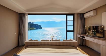 Dali Shuanglang seven-room sea view hotel